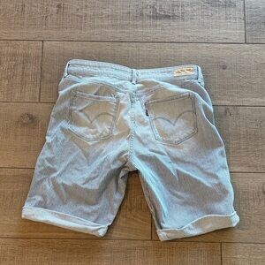Classic Striped Levi’s navy white striped cuffed Shorts 12 10